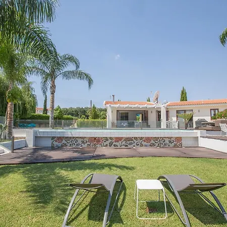 Rent Your Dream Holiday And Look Forward To Relaxing Beside Your Private Pool 1701 *