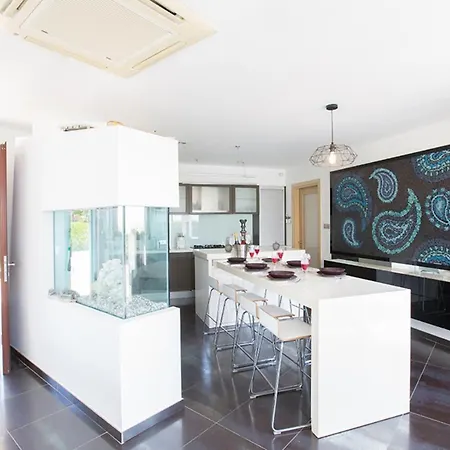 Villa Rent Your Dream Holiday And Look Forward To Relaxing Beside Your Private Pool 1701 Protaras