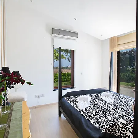 Rent Your Dream Holiday And Look Forward To Relaxing Beside Your Private Pool 1701