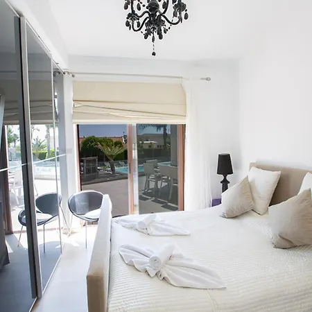 Villa Rent Your Dream Holiday And Look Forward To Relaxing Beside Your Private Pool 1701