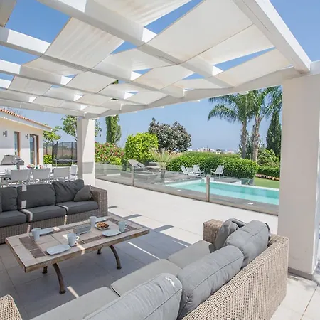 Rent Your Dream Holiday And Look Forward To Relaxing Beside Your Private Pool 1701 Willa