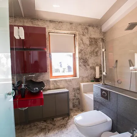 Rent Your Dream Holiday And Look Forward To Relaxing Beside Your Private Pool 1701