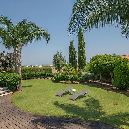Rent Your Dream Holiday And Look Forward To Relaxing Beside Your Private Pool 1701